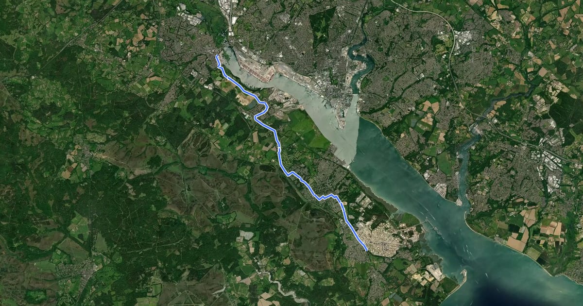 Маршрут Eling to Holbury Cycle Route на спутниковом снимке