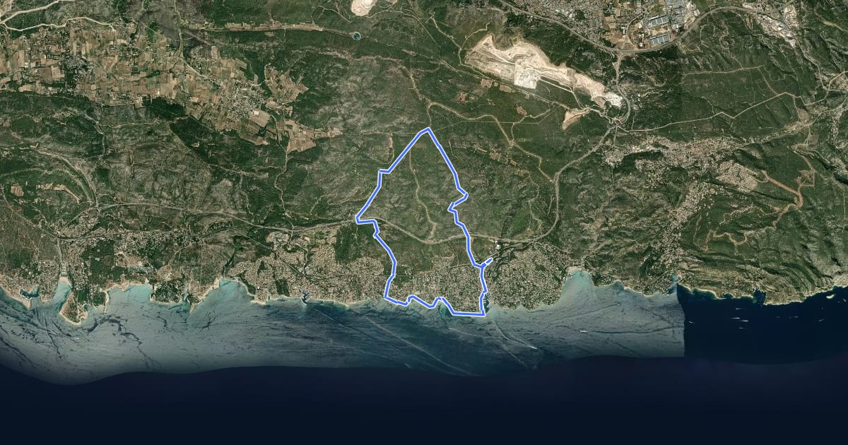 Маршрут Entre calanques et collines на спутниковом снимке