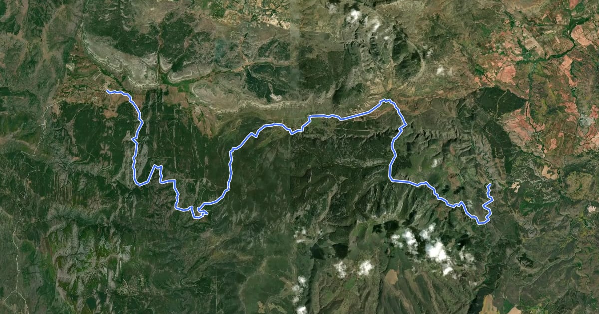 Маршрут Entre el Sorbe y el Bornova. Sierra Norte de Guadalajara на спутниковом снимке