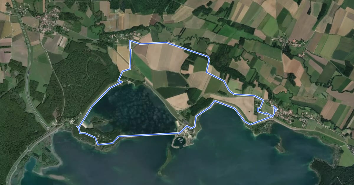 Маршрут Entre Lac et Rivière на спутниковом снимке