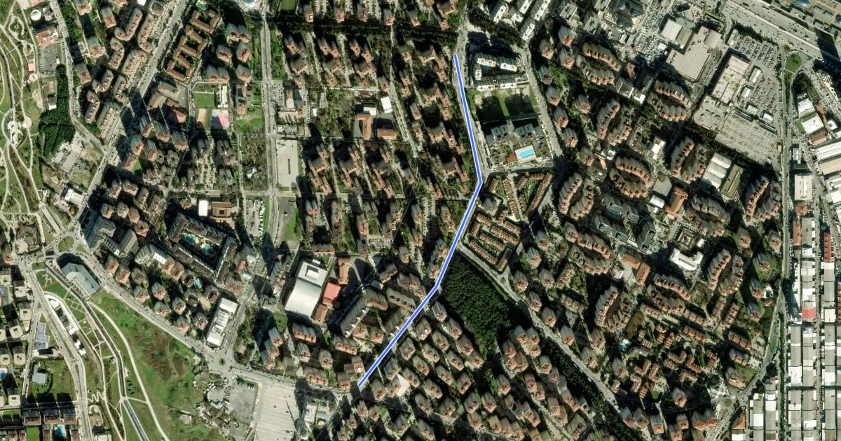 Маршрут Enver Adakan Caddesi на спутниковом снимке
