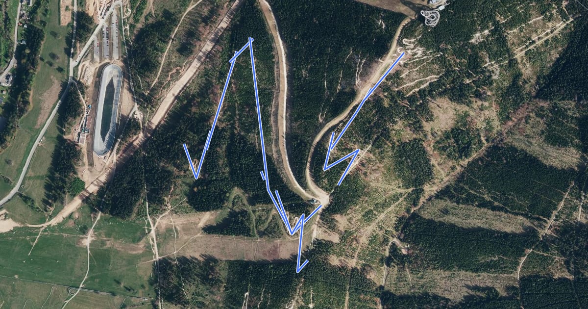 Маршрут černá - Mamutí trail на спутниковом снимке