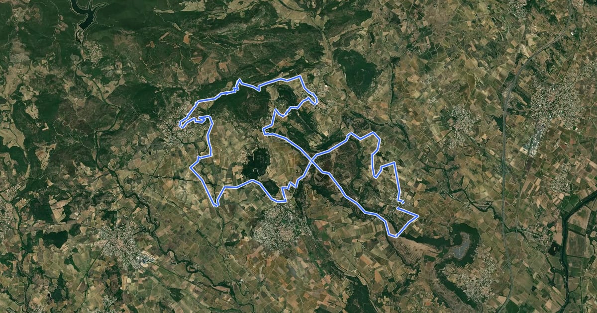 Маршрут Espace VTT FFC 138 : Circuit n°11 Le Volcan des Baumes на спутниковом снимке
