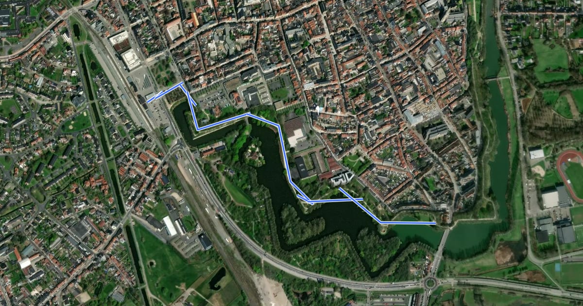 Маршрут GR 131 Aanlooproute station Ieper на спутниковом снимке