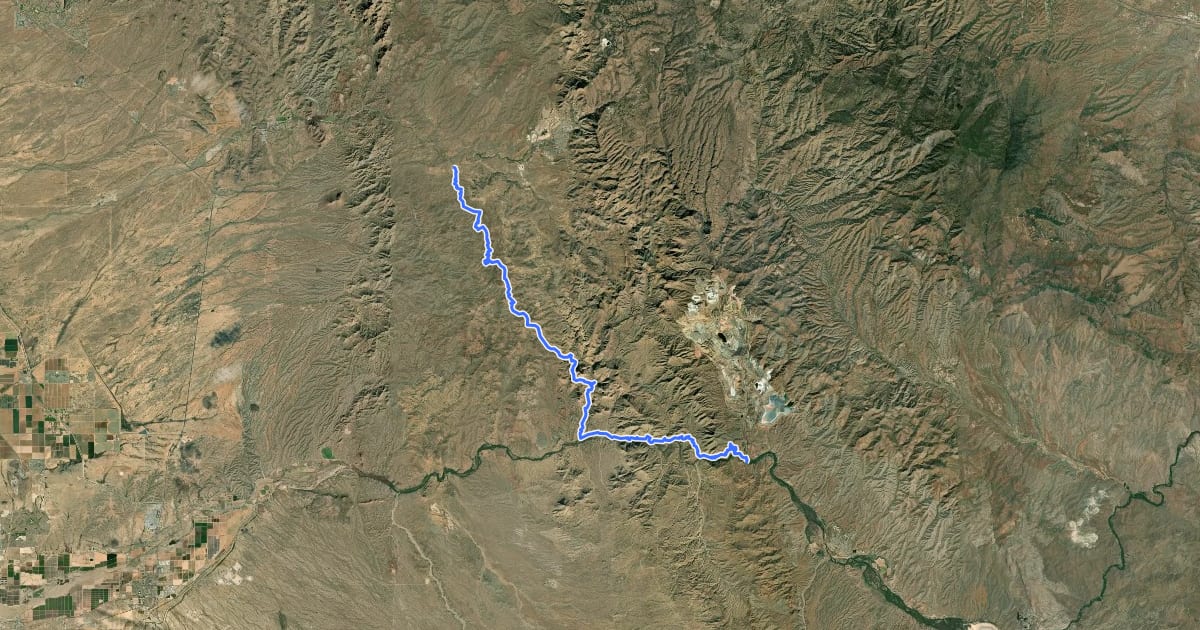 Маршрут Grand Enchantment Trail Segment 3: White Canyon Wilderness на спутниковом снимке