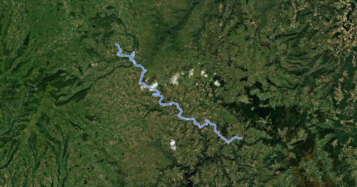 Маршрут Grande Traversée du Massif Central à VTT - Chalinargues / Ruynes-en-Margeride на спутниковом снимке