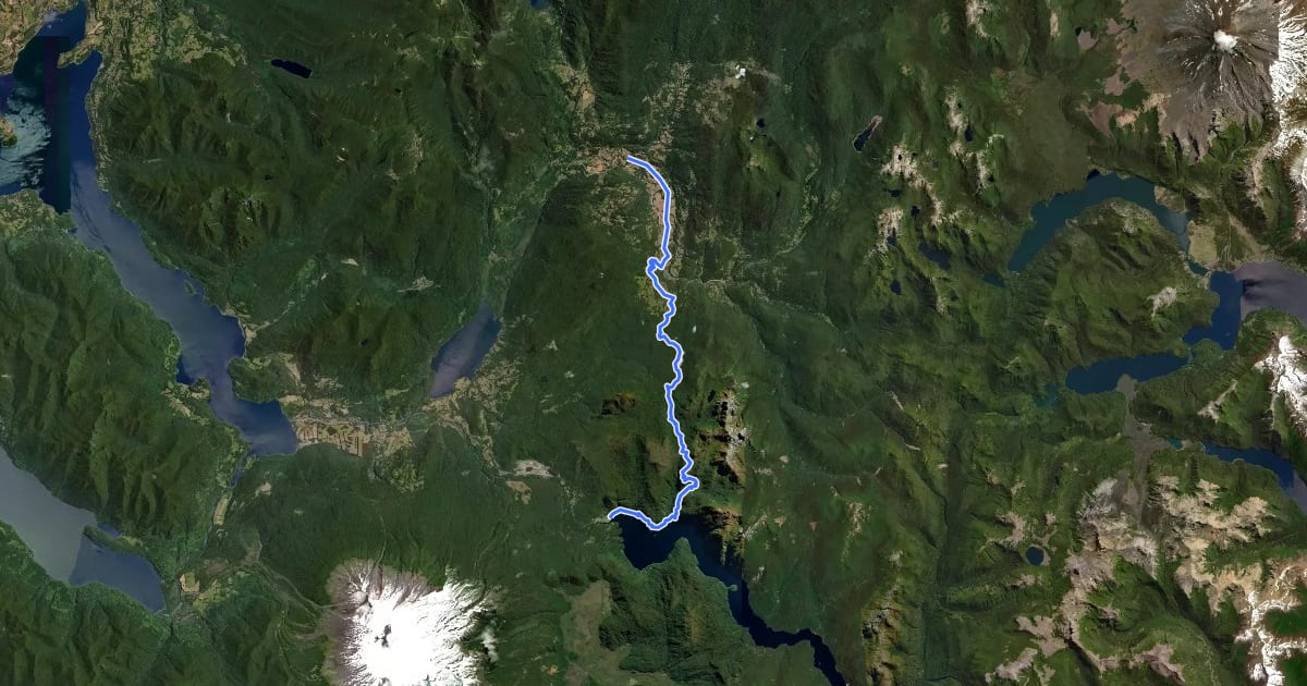 Маршрут Greater Patagonian Trail Section 17: Liquiñe на спутниковом снимке
