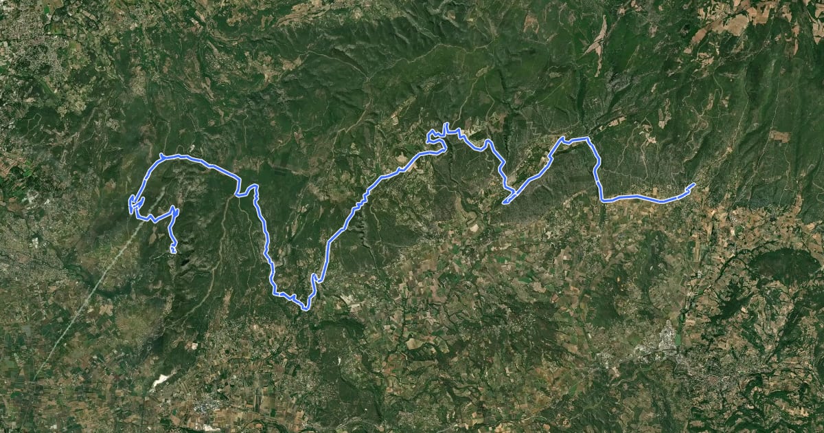 Маршрут GTV VTT Étape 5 : Saint-Saturnin-les-Apt => Fontaine-de-Vaucluse на спутниковом снимке