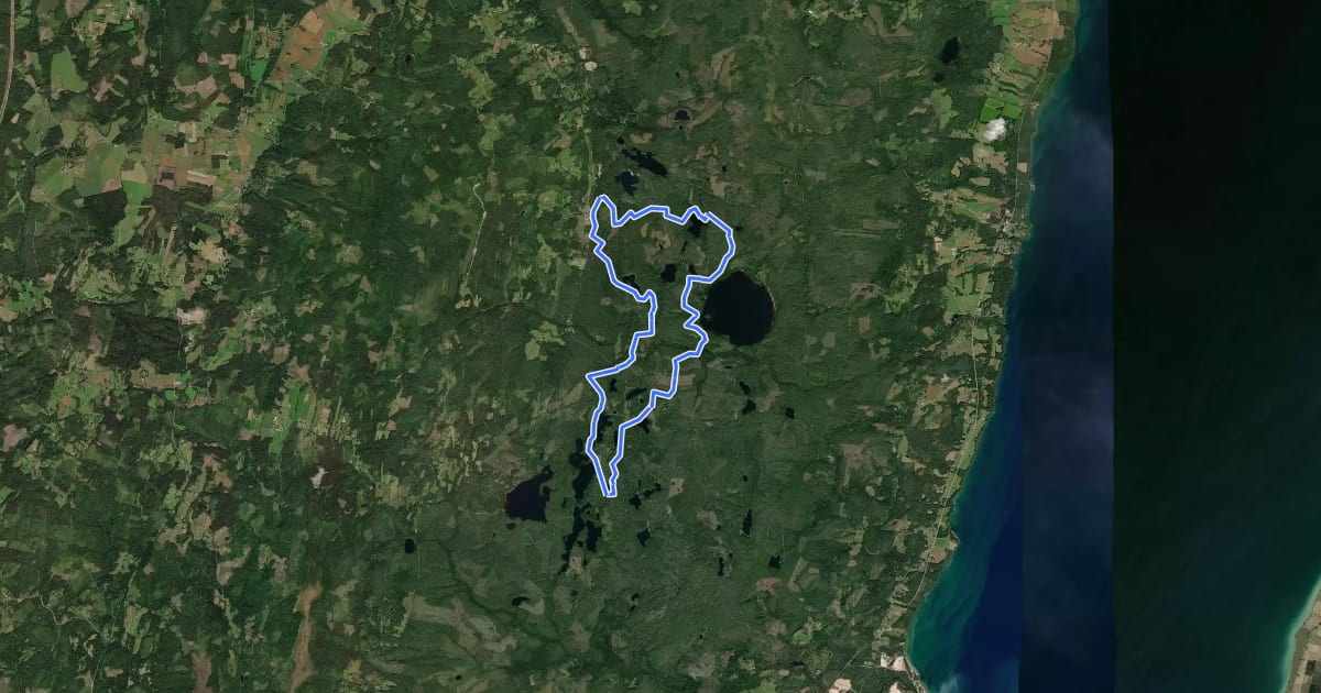 Маршрут Hökensås 19 km svart/vit на спутниковом снимке
