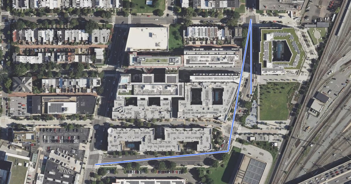 Маршрут Harry Thomas Way Northeast на спутниковом снимке