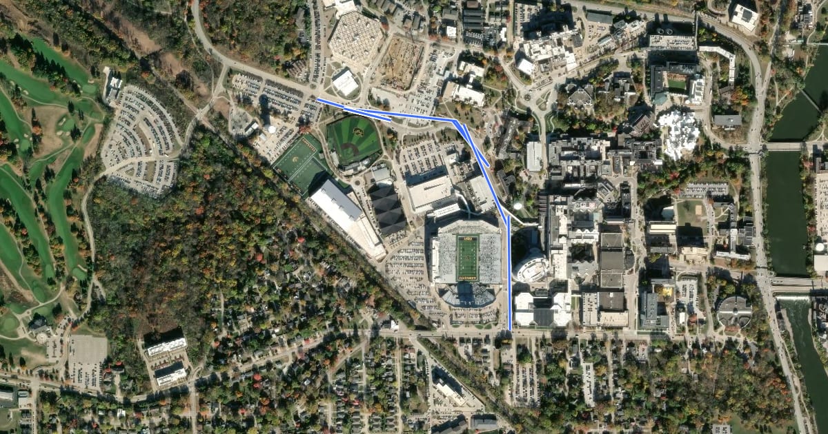 Маршрут Hawkins Drive Sidepath на спутниковом снимке