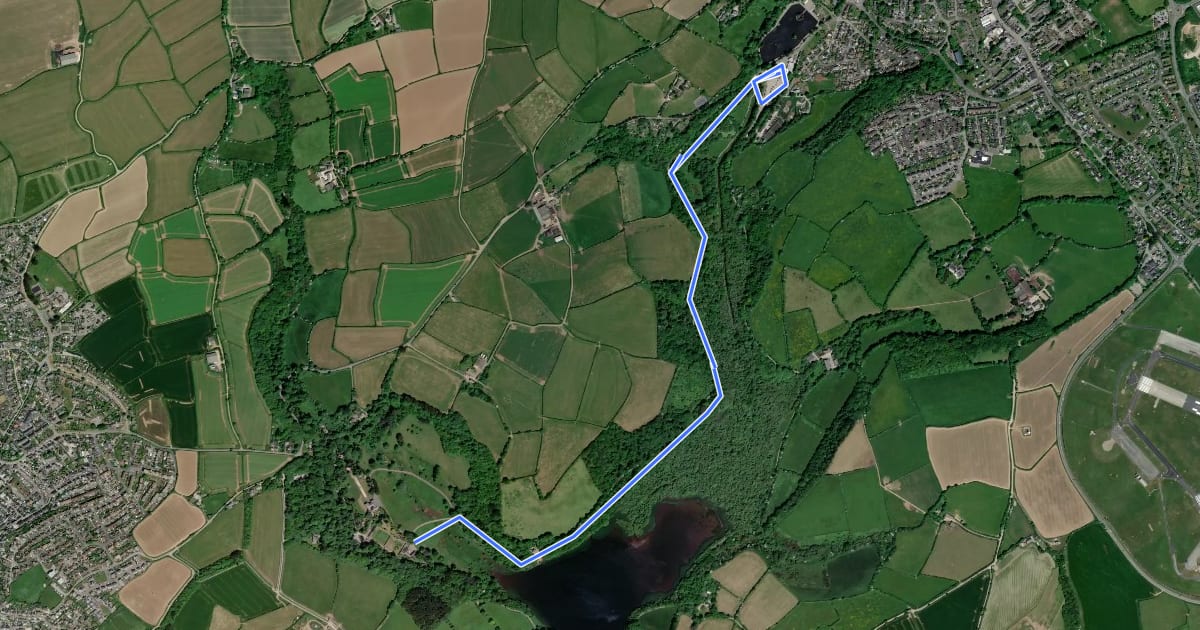 Маршрут Helston to the Stables Café accessible woodland trail, Penrose на спутниковом снимке