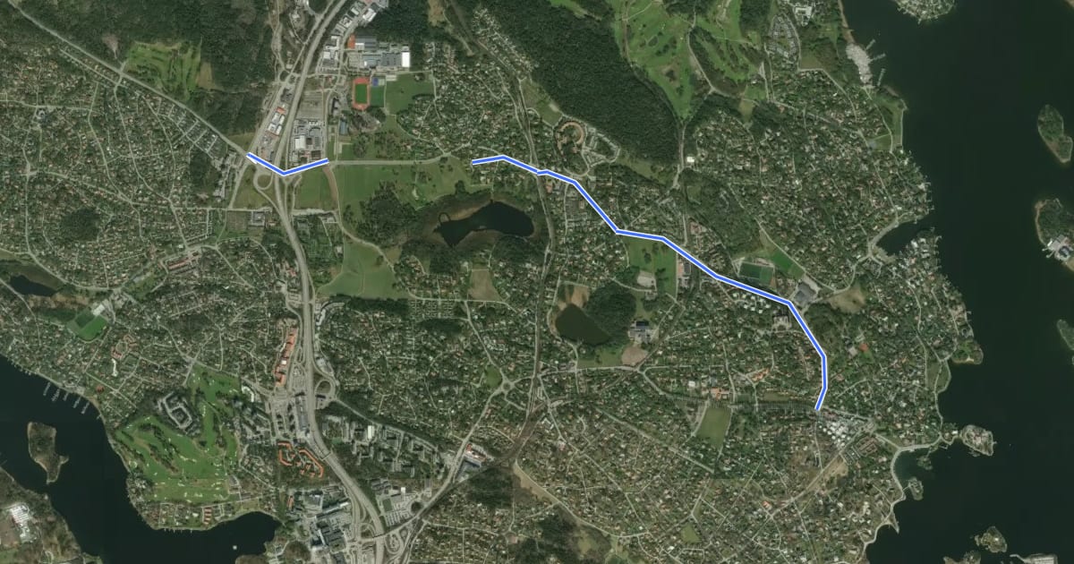 Маршрут Huvudcykelstråk längs Danderydsvägen на спутниковом снимке