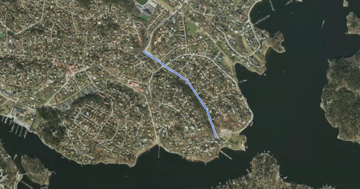 Маршрут Huvudcykelstråk längs Svanholmsvägen на спутниковом снимке