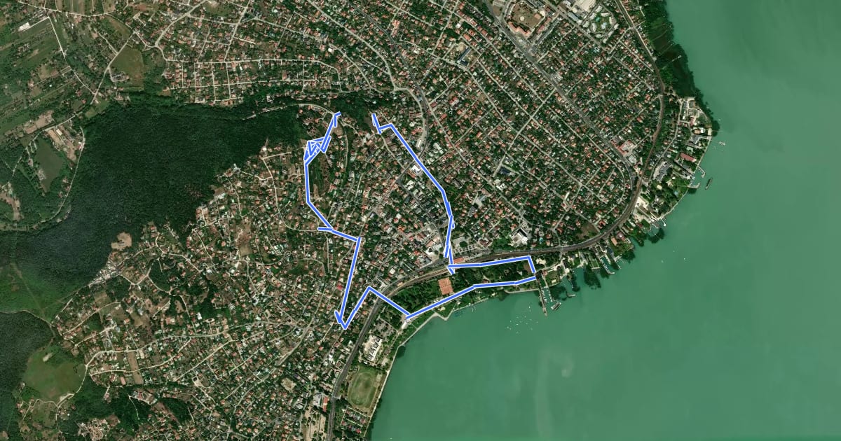 Маршрут K▲ (Balatonalmádi – Óvári-messzelátó – Öreg-park) на спутниковом снимке