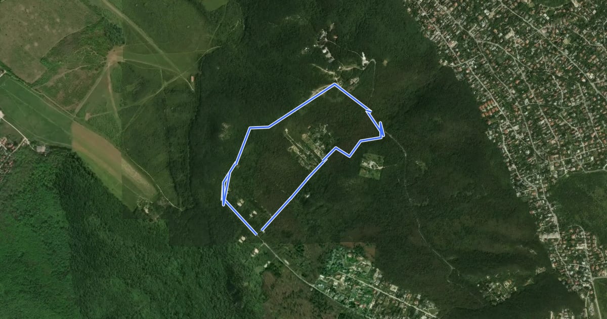 Маршрут K↺ (Felső-Szép-völgy, autóparkoló – Hármashatár-hegy) на спутниковом снимке