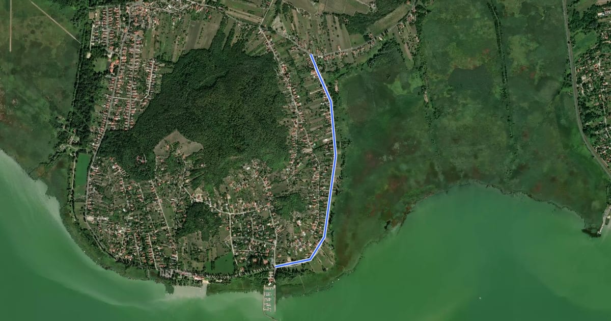 Маршрут K+ (Szigliget, há. – Avasi templomrom) на спутниковом снимке