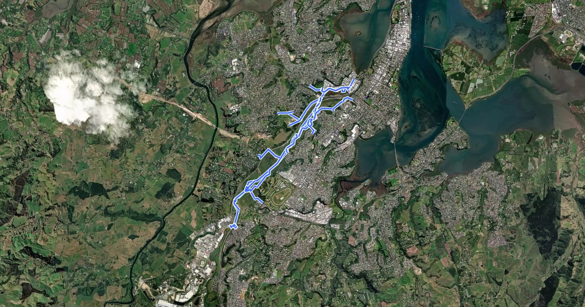 Маршрут Kopurererua Stream Shared Path на спутниковом снимке