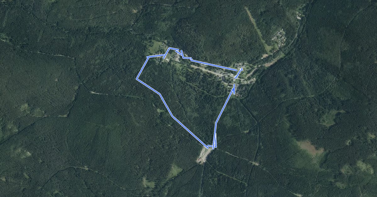 Маршрут Lázeňská trasa Karlova Studánka červená на спутниковом снимке