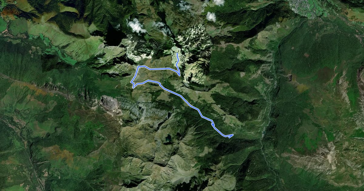 Маршрут La cabane laiterine et les lacs du Montagnon на спутниковом снимке