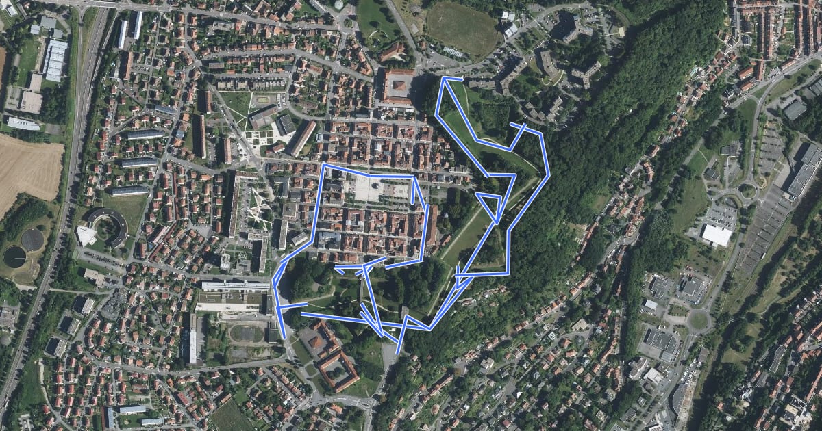 Маршрут La Ville Haute et ses Remparts на спутниковом снимке
