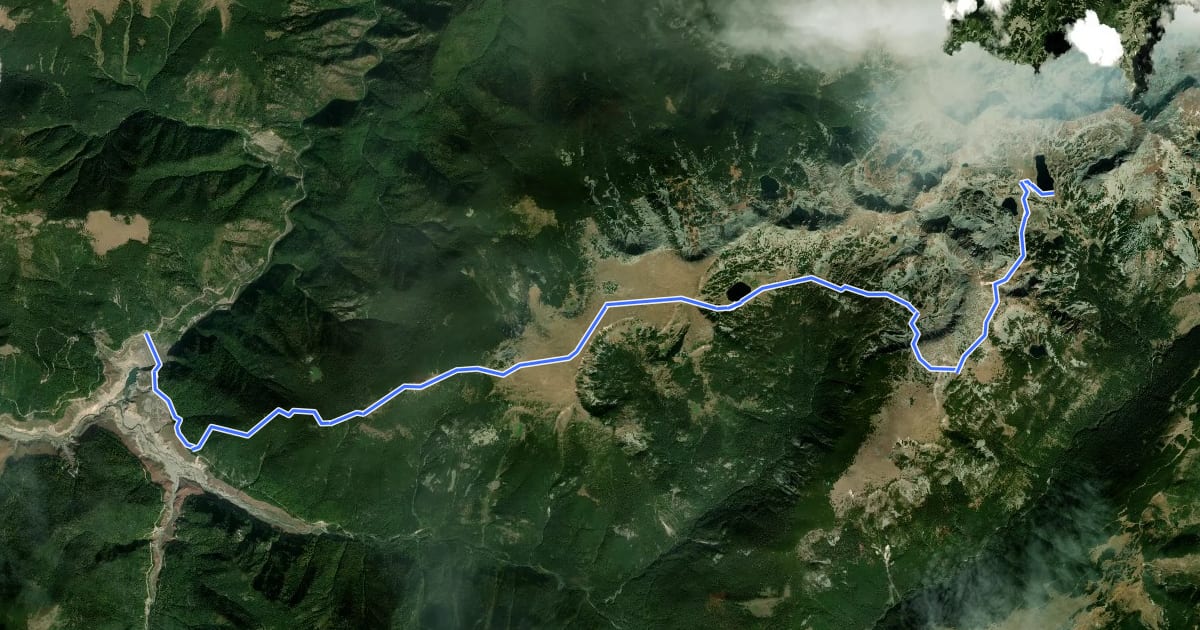 Маршрут Lacul Gura Apei - La Pir - Lacul Zănoaga - Lacul Bucura на спутниковом снимке