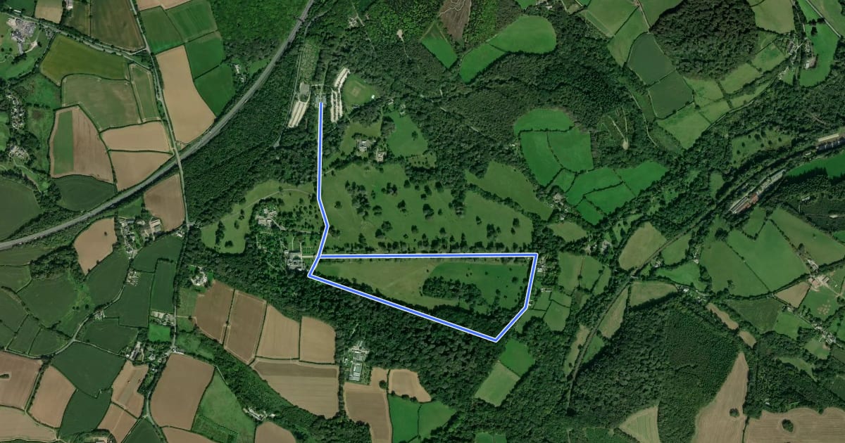 Маршрут Lanhydrock Great Wood and Beech Avenue walk, Lanhydrock на спутниковом снимке