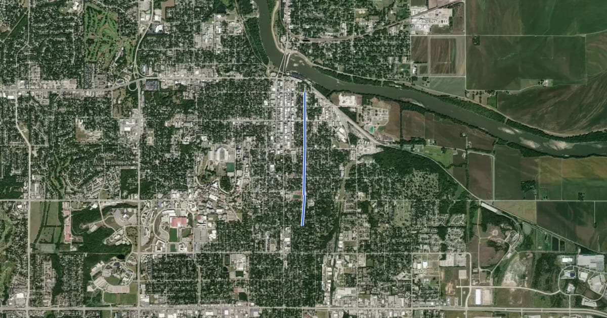 Маршрут Lawrence Bicycle Route Connecticut Street на спутниковом снимке