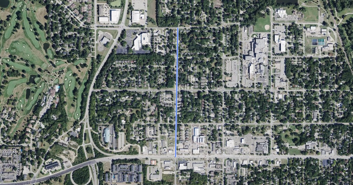Маршрут Lawrence Bicycle Route Wisconsin St Climbing Lane на спутниковом снимке