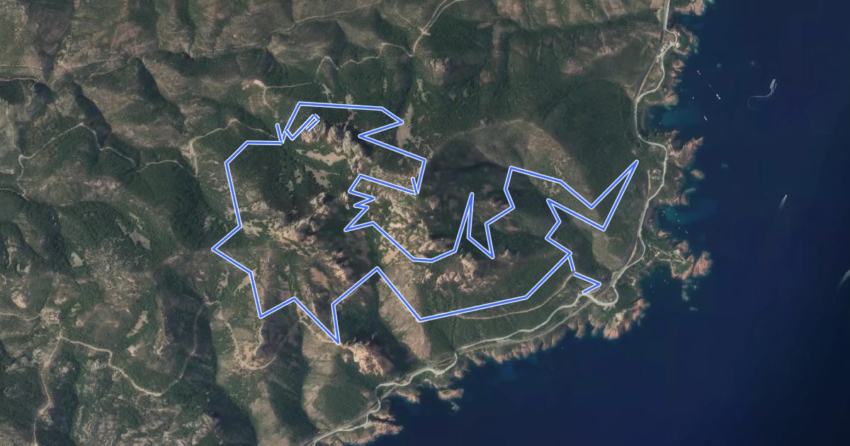 Маршрут Le Cap Roux (jaune) на спутниковом снимке