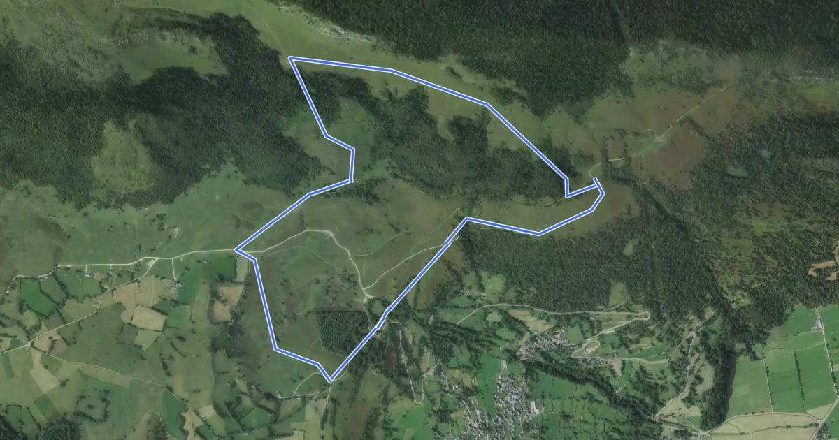 Маршрут Le Plateau de Benou et les Cromlechs de Lous Couraus на спутниковом снимке