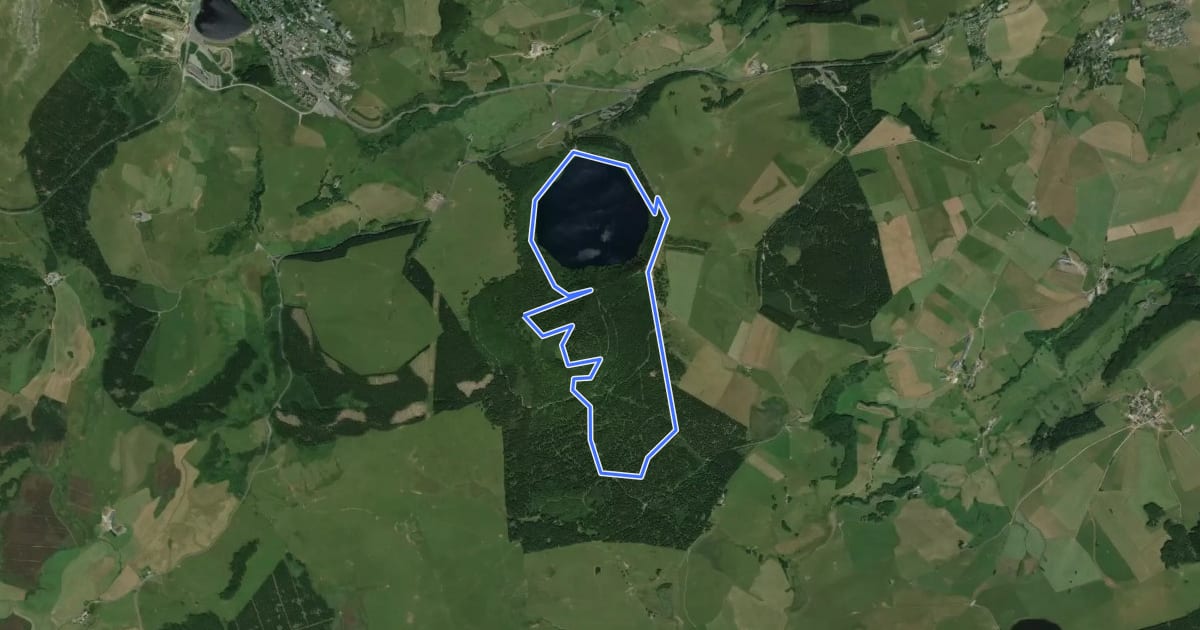Маршрут Le puy de Montchal et le Lac Pavin на спутниковом снимке