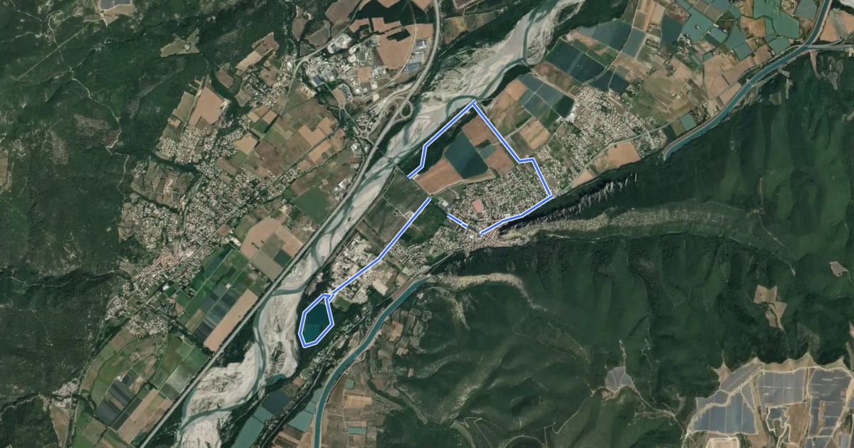 Маршрут Le tour des Vergers de Provence на спутниковом снимке