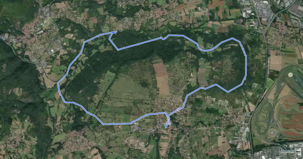 Маршрут Les Côteaux du Plateau de Lachaud на спутниковом снимке