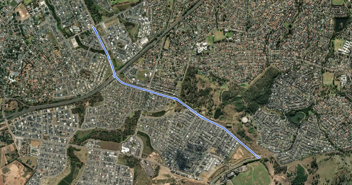 Маршрут Liz Kernohan Drive shared path на спутниковом снимке