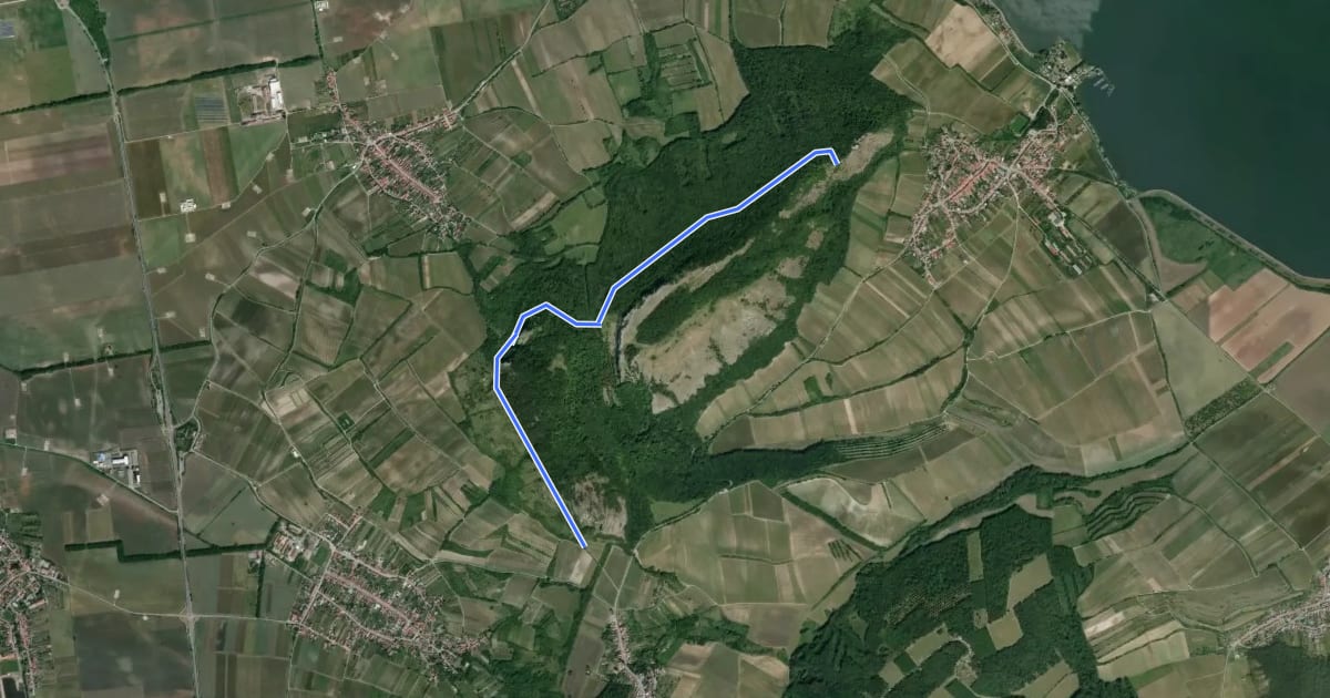 Маршрут [M] Perná (rozc.) - Dívčí hrad (sedlo) на спутниковом снимке