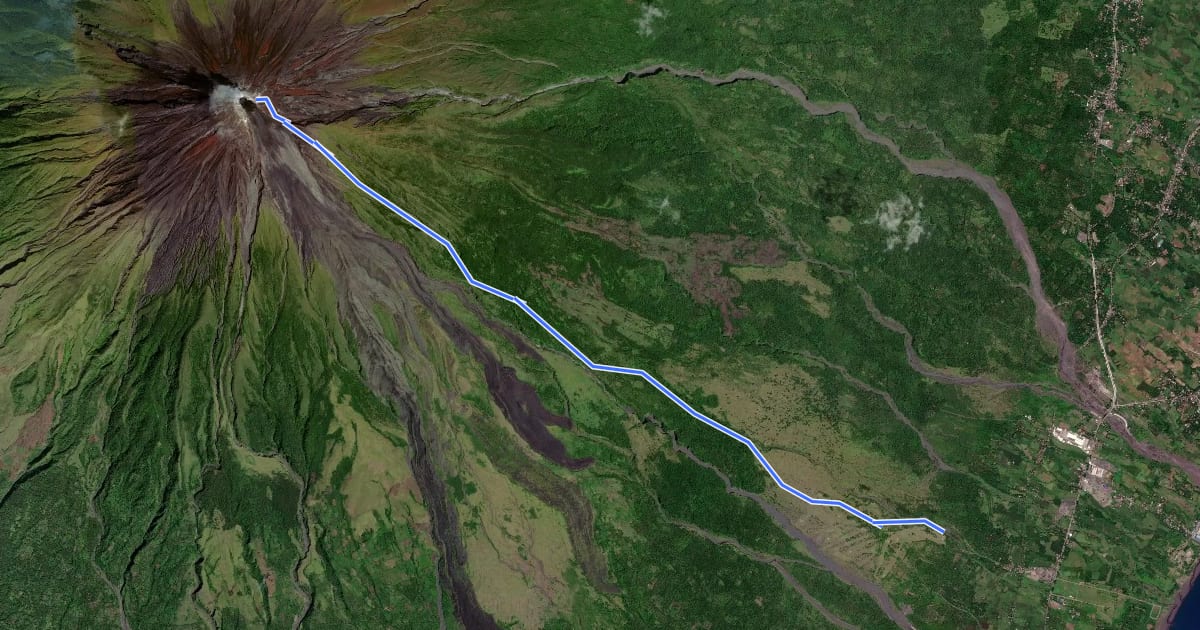 Маршрут Mayon Traditional Trail на спутниковом снимке