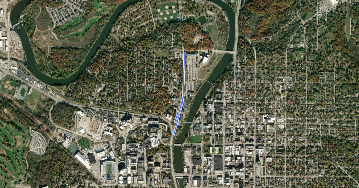Маршрут North Riverside Drive Sidepath на спутниковом снимке