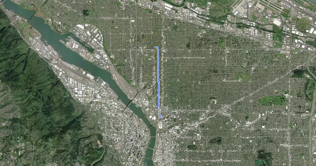 Маршрут Northeast Rodney Neighborhood Greenway на спутниковом снимке