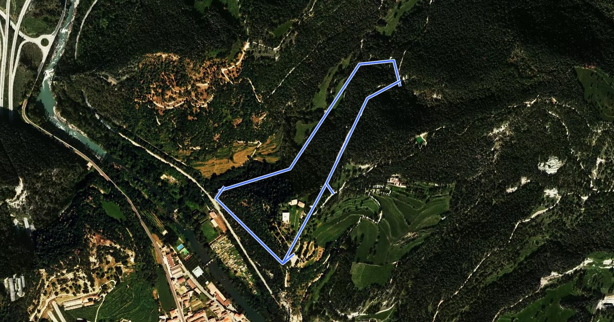 Маршрут Obaga del Castell на спутниковом снимке