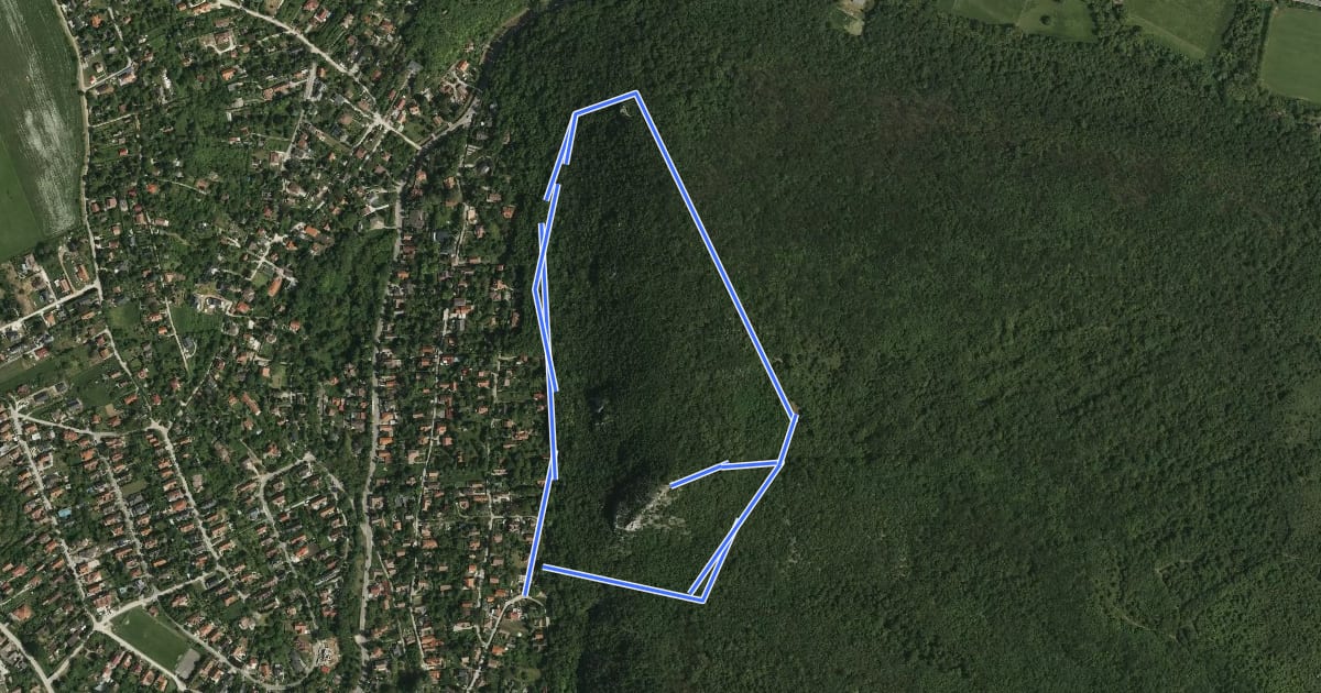 Маршрут Oszoly-ösvény (Csobánka, Oszoly-pihenő – Oszoly-csúcs) на спутниковом снимке