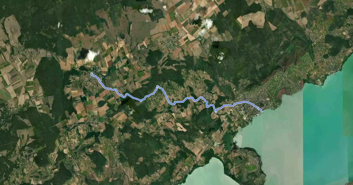 Маршрут P (Balatonfüred, há. – Nagyvázsony) на спутниковом снимке