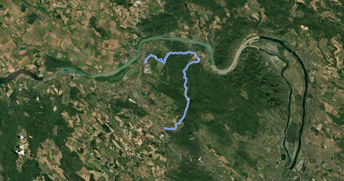 Маршрут P (Esztergom, vá. – Piliscsév, vá.) на спутниковом снимке