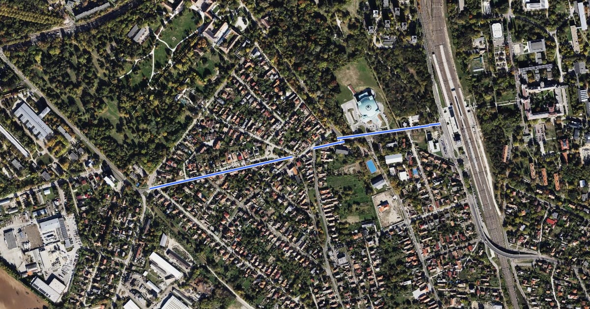 Маршрут P+ (Gödöllő, vá. – Martinovics utca) на спутниковом снимке