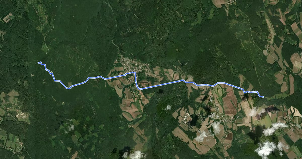 Маршрут P+ (Királykapu – Bakonybél – Kálvária – Zoltay-forrás) на спутниковом снимке