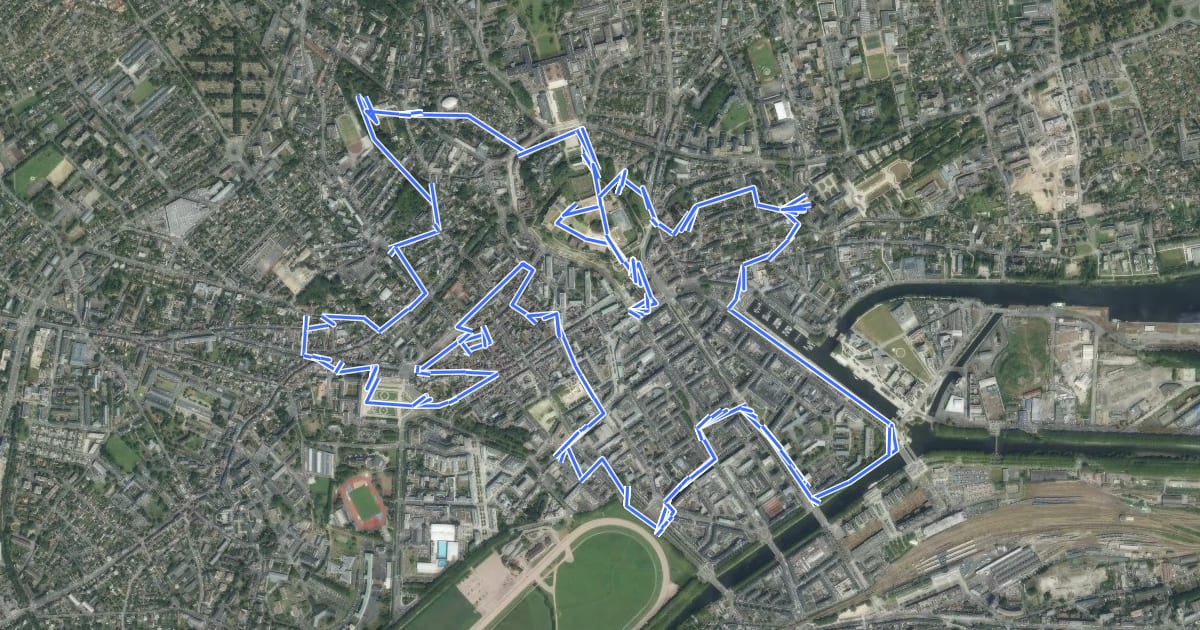 Маршрут Parcours dans Caen, version longue на спутниковом снимке