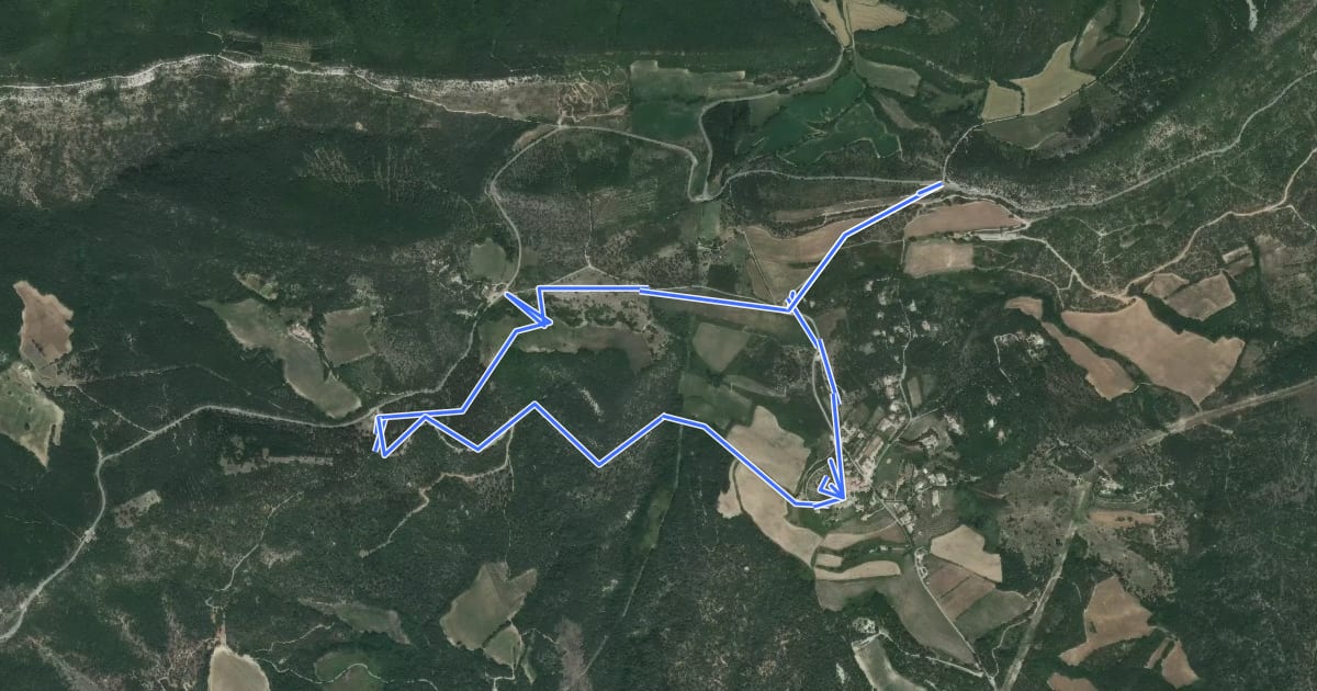 Маршрут Parcours de petite randonnée de Montfuron на спутниковом снимке