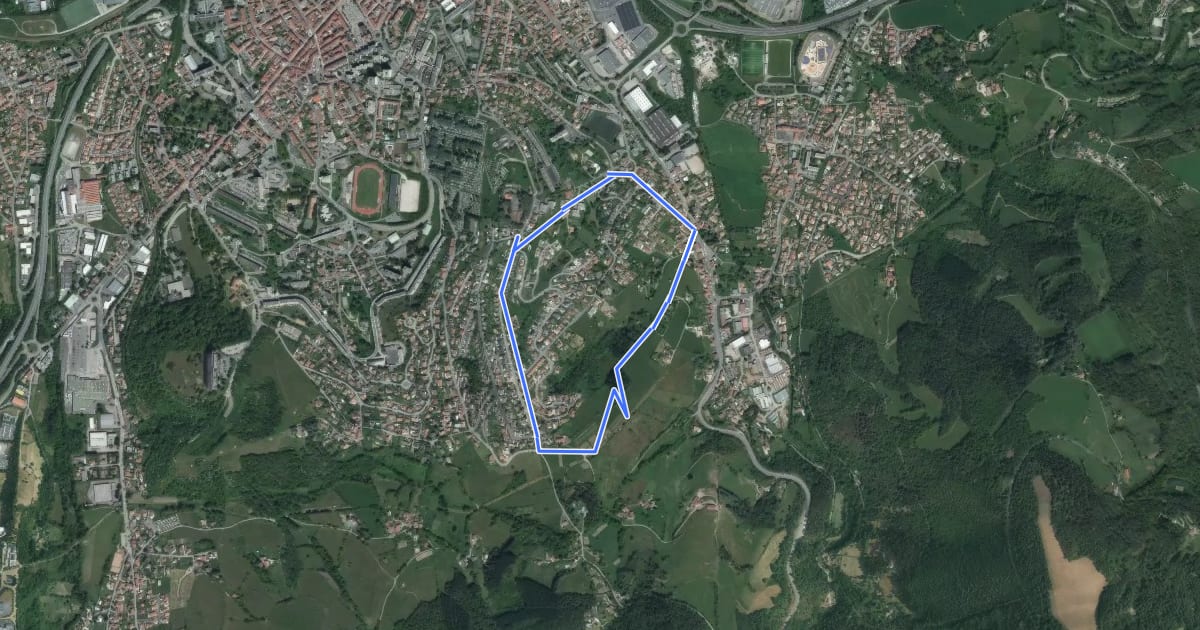 Маршрут Parcours des six troncs на спутниковом снимке
