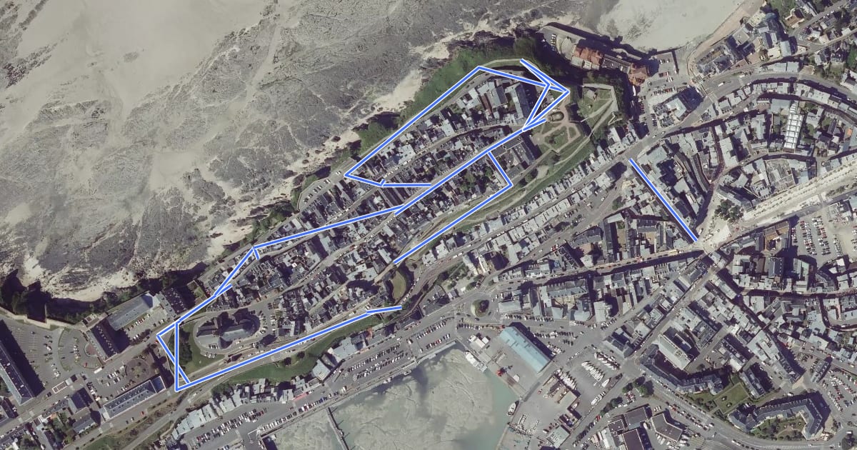 Маршрут Parcours « Vieilles pierres » на спутниковом снимке