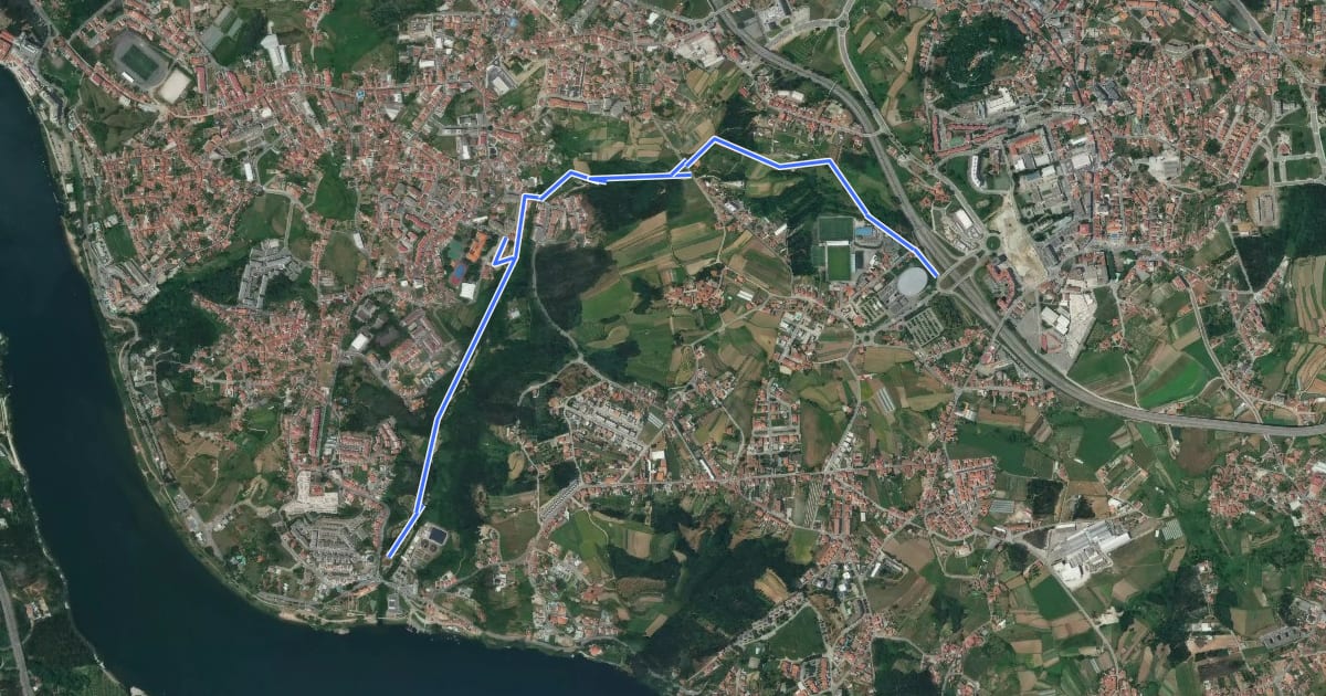 Маршрут Parque Urbano da Ribeira da Archeira на спутниковом снимке